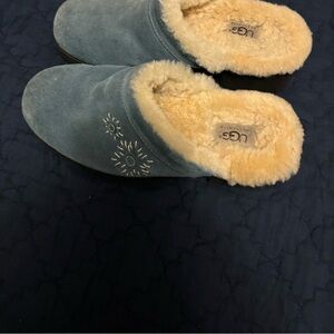 Size 8 blue suede Ugg clogs